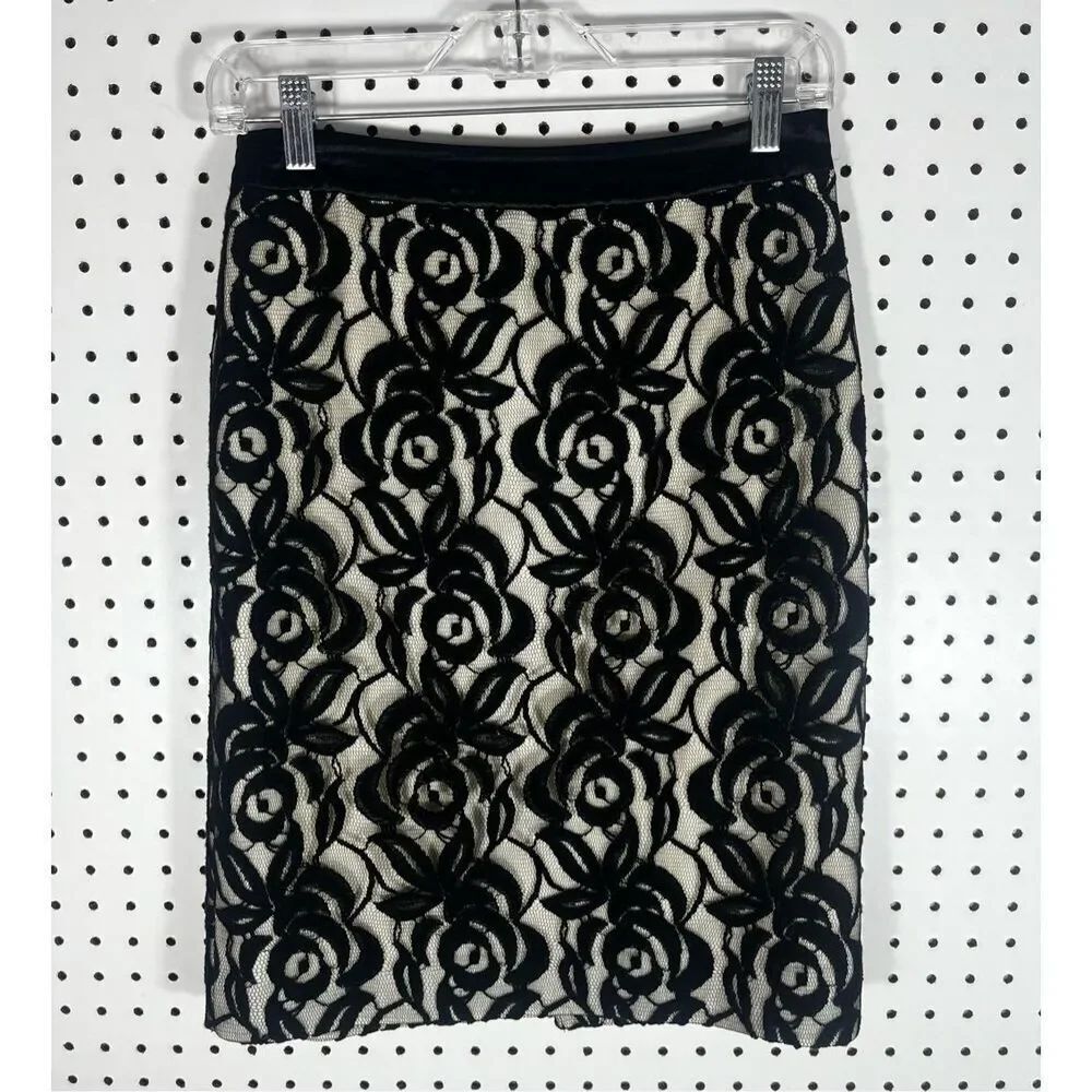 Ann Taylorโfloral lace skirt size